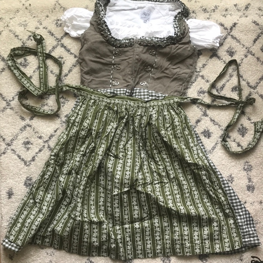Women’s Drindl with shirt